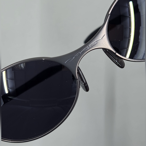 OAKLEY E Wire Sunglasses With Bag - Picture 3 of 12